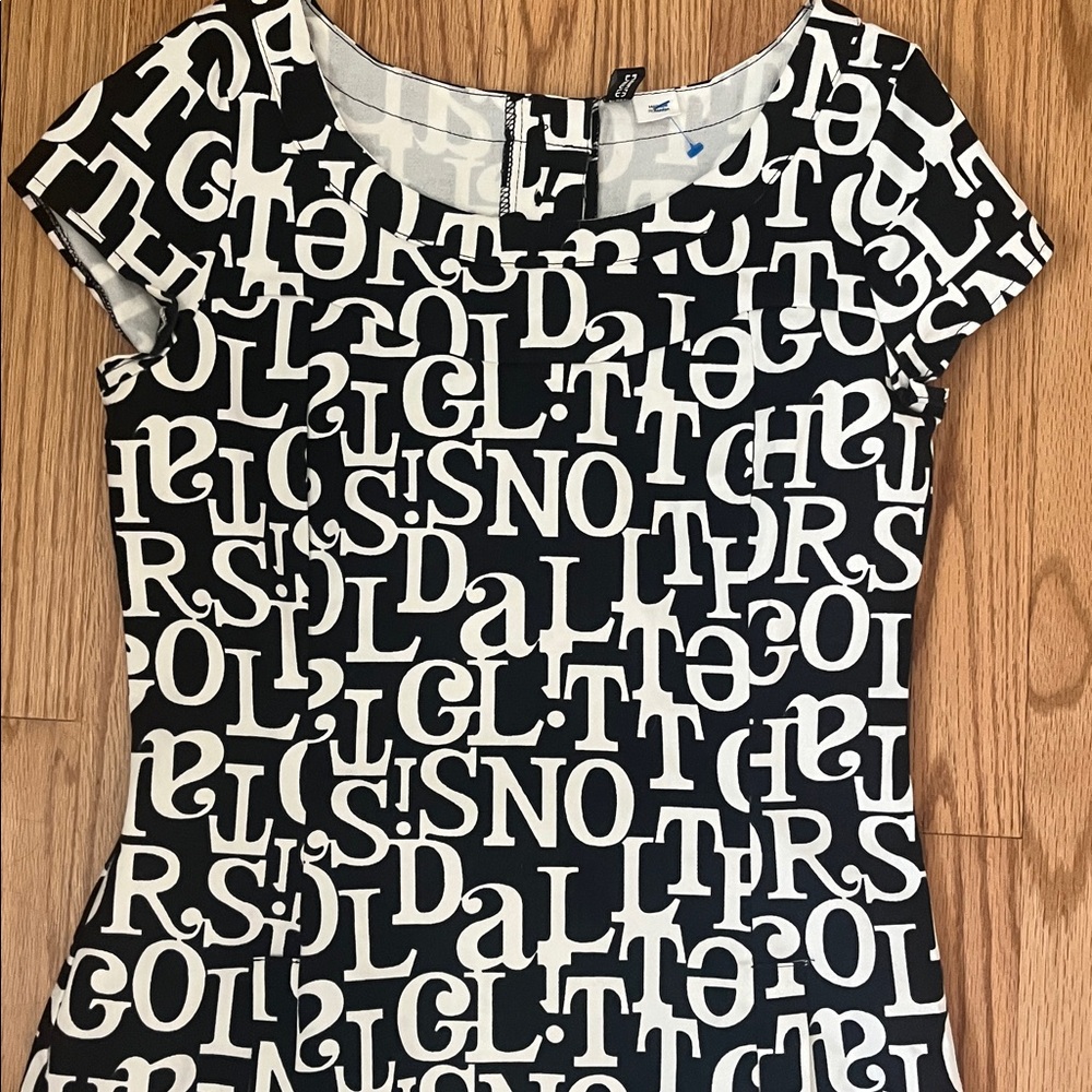 Stylish Black and White Alphabet Graphic Mini Dress - Picture 2 of 2